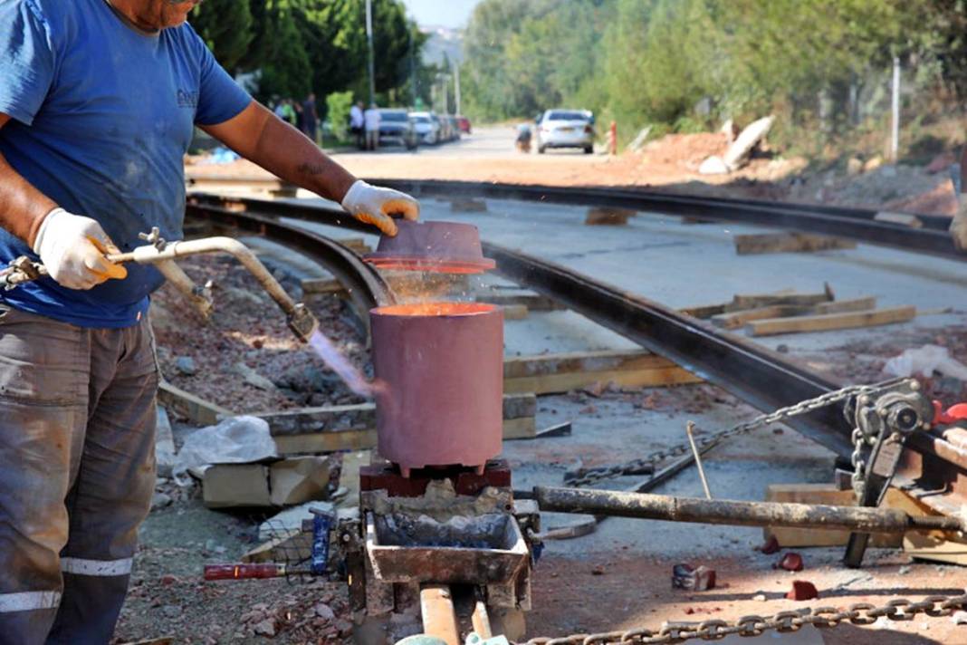 Raylar döşendi, elektrikler verildi: İşte yeni tramvay hattı! 18